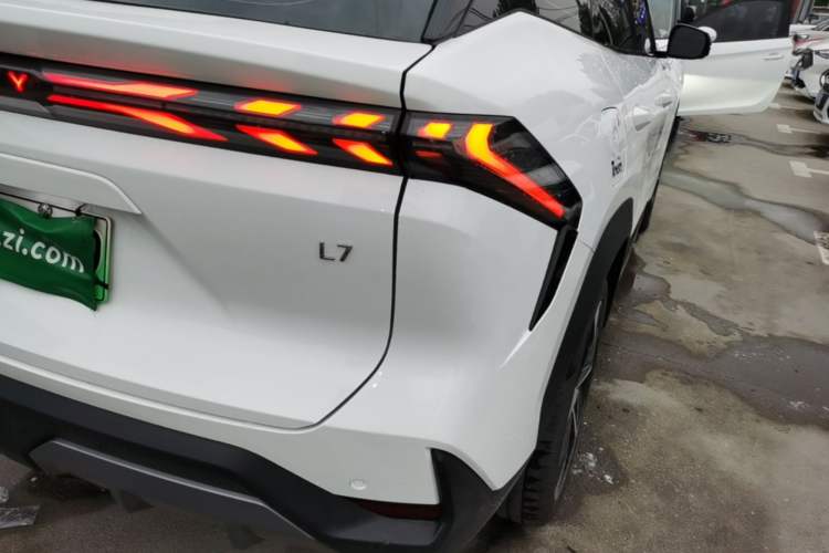 Used Geely Galaxy L7 2024 1.5T 115 km Starship Dragon Edition Right Rear Taillight