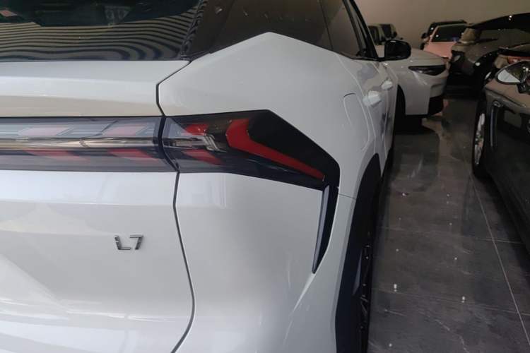 Used Geely Galaxy L7 2024 1.5T 115 km MAX Dragon Edition Right Rear Taillight