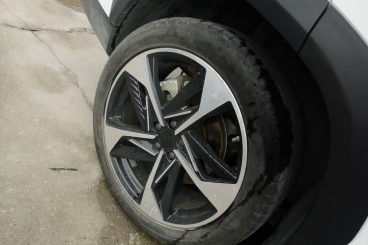 Used Geely Galaxy L7 2024 1.5T 115 km Starship Dragon Edition Right Rear Wheel Hub