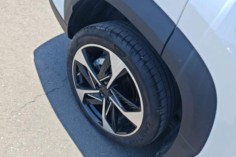Used Geely Galaxy L7 2024 1.5T 115 km Starship Dragon Edition Right Rear Wheel Hub