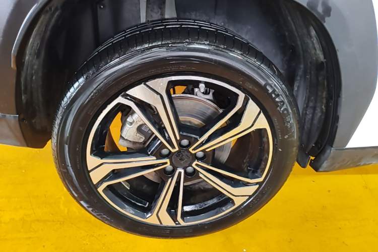 Used Geely Galaxy L7 2024 1.5T 115 km PLUS Dragon Edition Right Rear Wheel Hub