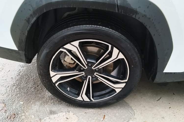 Used Geely Galaxy L7 2024 1.5T 115 km PLUS Dragon Edition Right Rear Wheel Hub