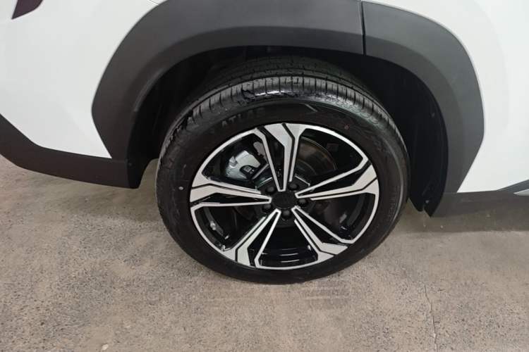 Used Geely Galaxy L7 2024 1.5T 115 km PLUS Dragon Edition Right Rear Wheel Hub
