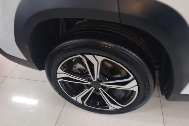 Used Geely Galaxy L7 2024 1.5T 115 km PLUS Dragon Edition Right Rear Wheel Hub