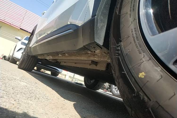 Used Geely Galaxy L7 2024 1.5T 55km PRO Dragon Edition Right Side Sill