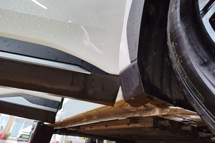 Used Geely Galaxy L7 2024 1.5T 115 km PLUS Dragon Edition Right Side Sill