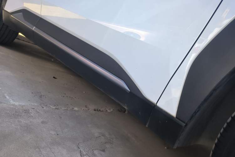 Used Geely Galaxy L7 2024 1.5T 115 km PLUS Dragon Edition Right Side Sill