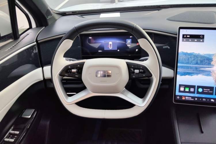 Used Geely Galaxy L7 2024 1.5T 115 km PLUS Dragon Edition Steering Wheel