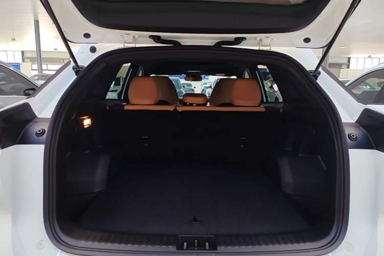 Used Geely Galaxy L7 2024 1.5T 115 km PLUS Dragon Edition Trunk
