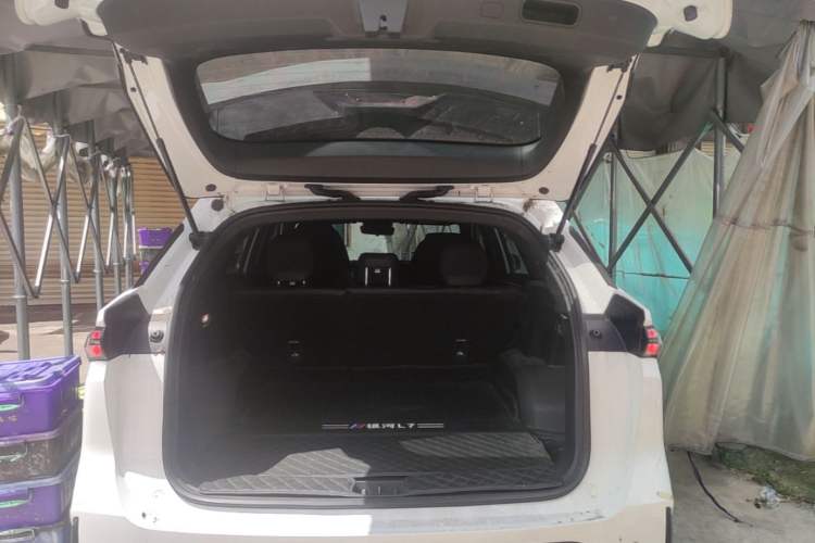 Used Geely Galaxy L7 2024 1.5T 115 km PLUS Dragon Edition Trunk