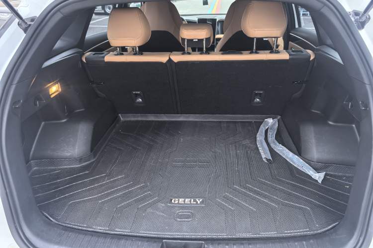 Used Geely Galaxy L7 2024 1.5T 115 km PLUS Dragon Edition Trunk