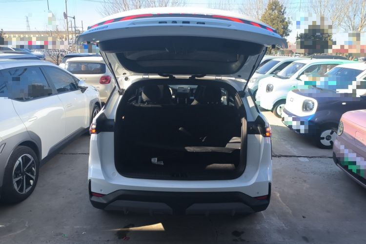 Used Geely Galaxy L7 2024 1.5T 115 km PLUS Dragon Edition Trunk