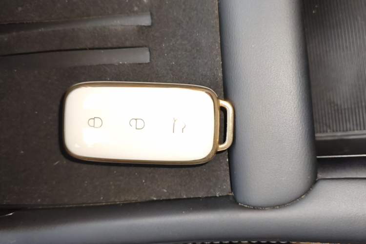 Used Geely Galaxy L7 2024 1.5T 115 km PLUS Dragon Edition Vehicle Key