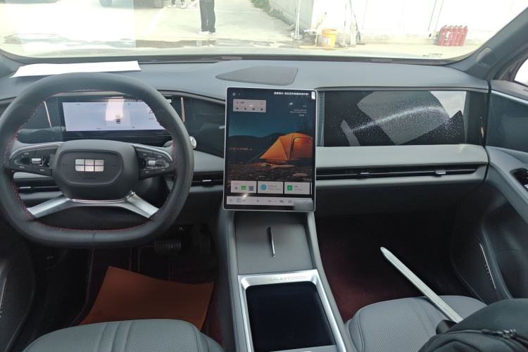 Used Geely Galaxy L7 2025 EM-i 115km Long-Range Version Center Console