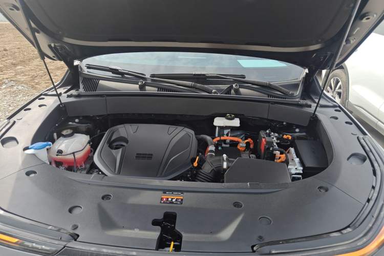 Used Geely Galaxy L7 2025 EM-i 115km Long-Range Version Engine Bay