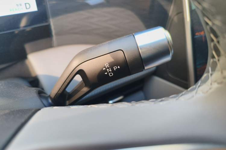 Used Geely Galaxy L7 2025 EM-i 115km Exploration Edition Gear Lever