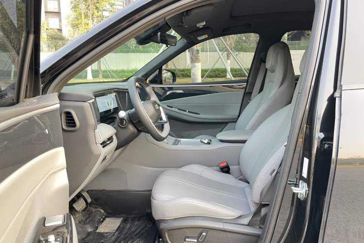 Used Geely Galaxy L7 2025 EM-i 115km Exploration Edition Interior 5