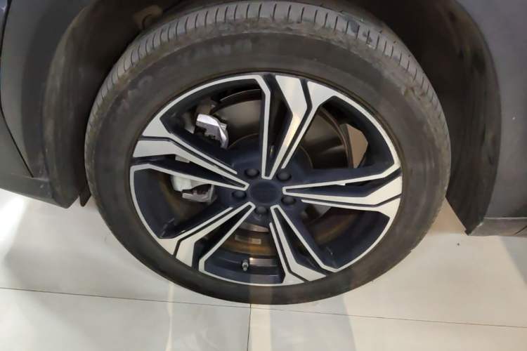 Used Geely Galaxy L7 2025 EM-i 115km Exploration Edition Left Front Wheel Hub