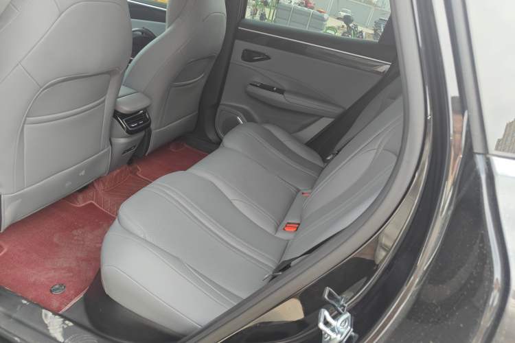Used Geely Galaxy L7 2025 EM-i 115km Long-Range Version Left Rear Seat