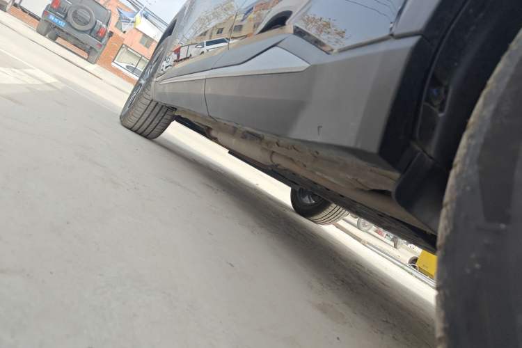 Used Geely Galaxy L7 2025 EM-i 115km Long-Range Version Left Side Sill