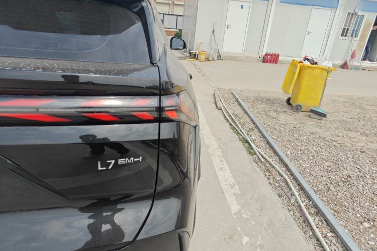 Used Geely Galaxy L7 2025 EM-i 115km Long-Range Version Right Rear Taillight