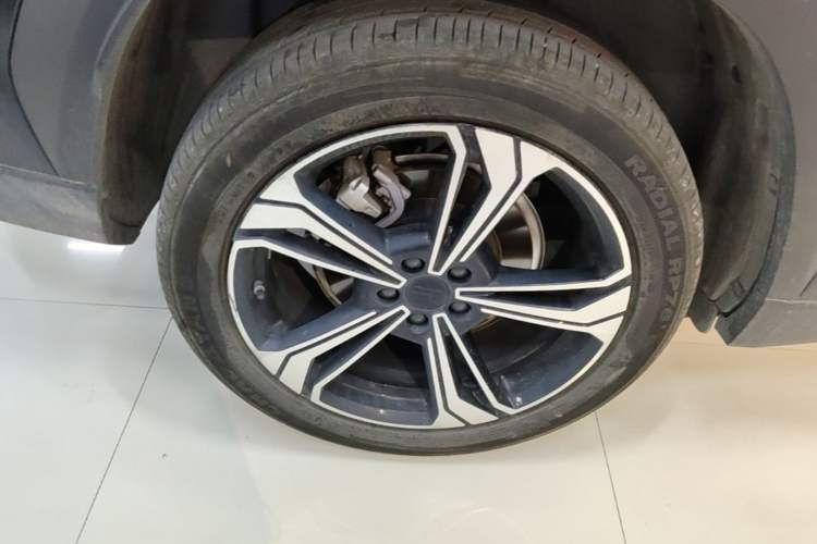Used Geely Galaxy L7 2025 EM-i 115km Exploration Edition Right Rear Wheel Hub
