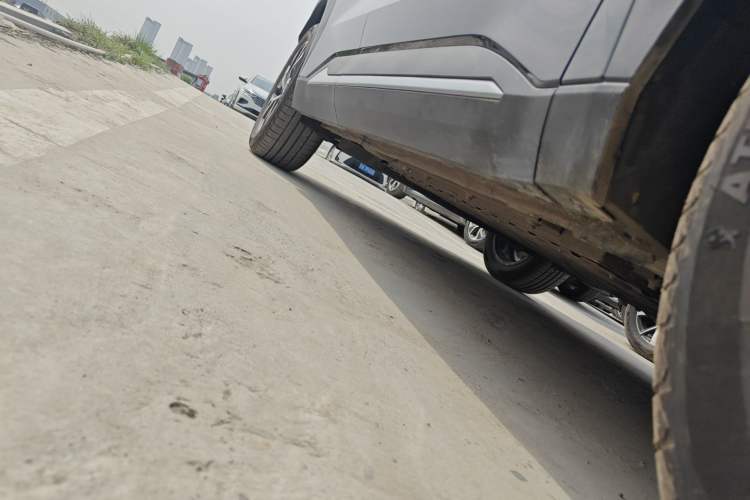 Used Geely Galaxy L7 2025 EM-i 115km Long-Range Version Right Side Sill