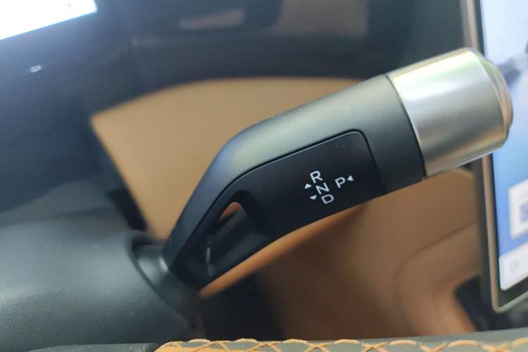 Used Geely Galaxy L7 2025 EM-i 115km Exploration+ Edition Gear Lever