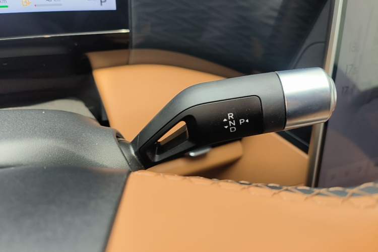 Used Geely Galaxy L7 2025 EM-i 115km Exploration+ Edition Gear Lever