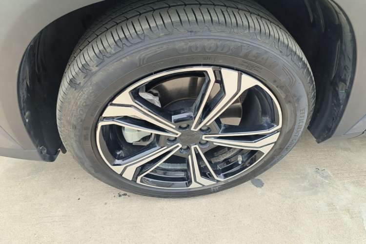Used Geely Galaxy L7 2025 EM-i 115km Exploration+ Edition Left Front Wheel Hub