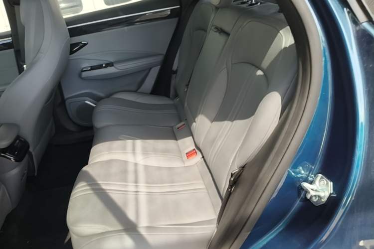 Used Geely Galaxy L7 2025 EM-i 115km Exploration Edition Left Rear Seat