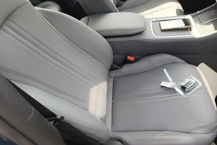 Used Geely Galaxy L7 2025 EM-i 115km Exploration Edition Right Front Seat