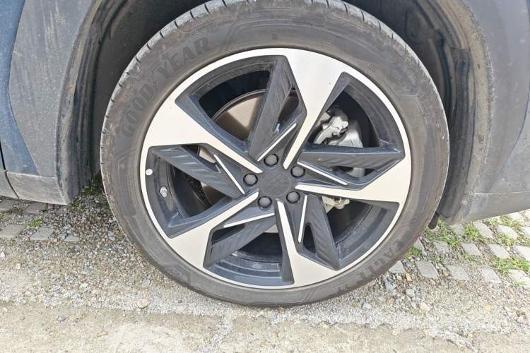 Used Geely Galaxy L7 2025 3DHT 115km Starship Edition Right Front Wheel Hub