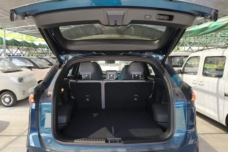 Used Geely Galaxy L7 2025 EM-i 115km Exploration Edition Trunk