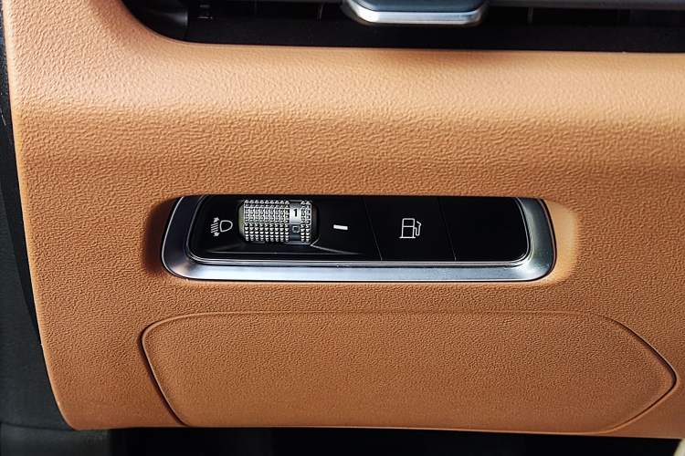 Used Geely Galaxy L7 2025 EM-i 115km Exploration+ Edition Interior 2