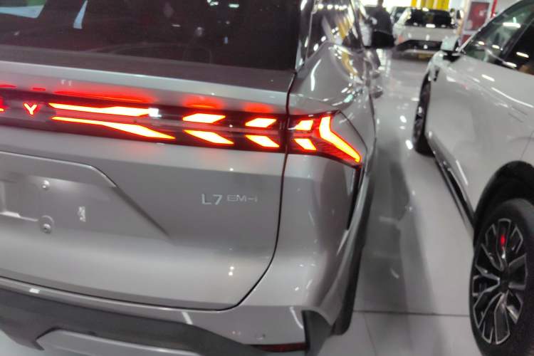 Used Geely Galaxy L7 2025 EM-i 115km Exploration+ Edition Right Rear Taillight
