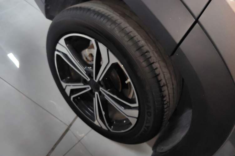 Used Geely Galaxy L7 2025 EM-i 115km Exploration+ Edition Right Rear Wheel Hub