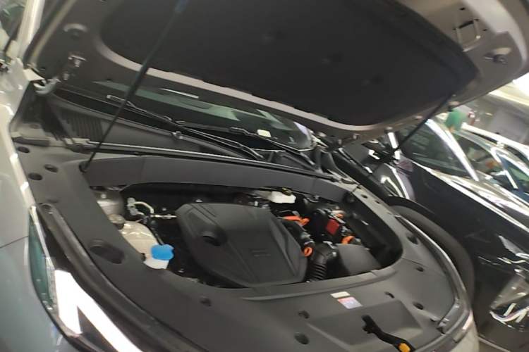 Used Geely Galaxy L7 2025 EM-i 115km Exploration+ Edition Engine Bay