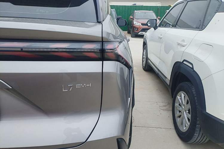 Used Geely Galaxy L7 2025 EM-i 115km Exploration+ Edition Exterior 3