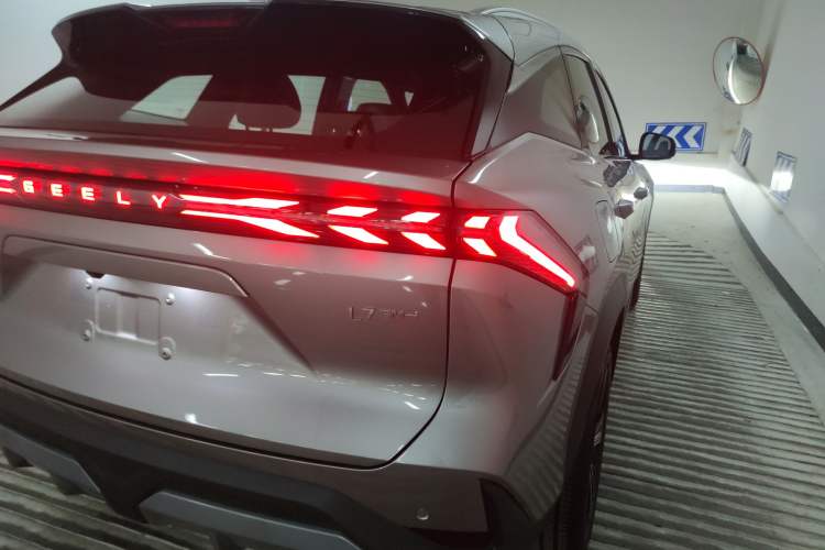 Used Geely Galaxy L7 2025 EM-i 115km Exploration+ Edition Exterior 3