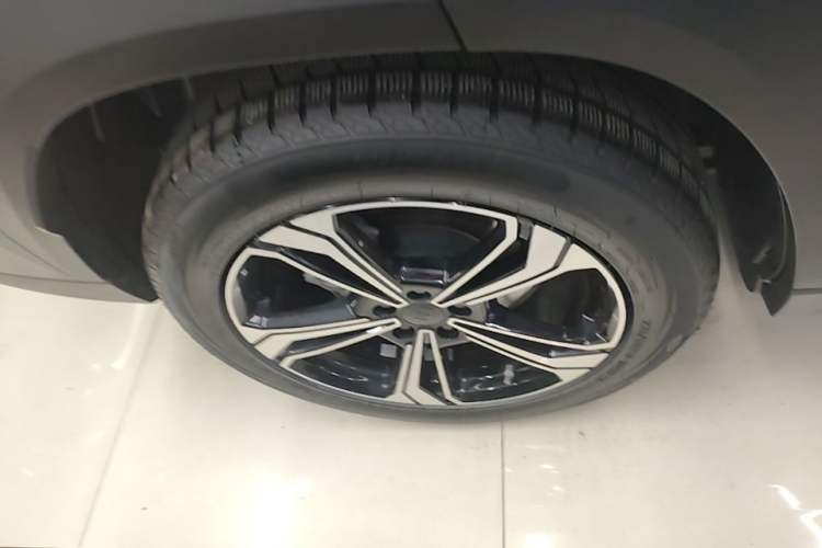 Used Geely Galaxy L7 2025 EM-i 115km Exploration+ Edition Exterior 5