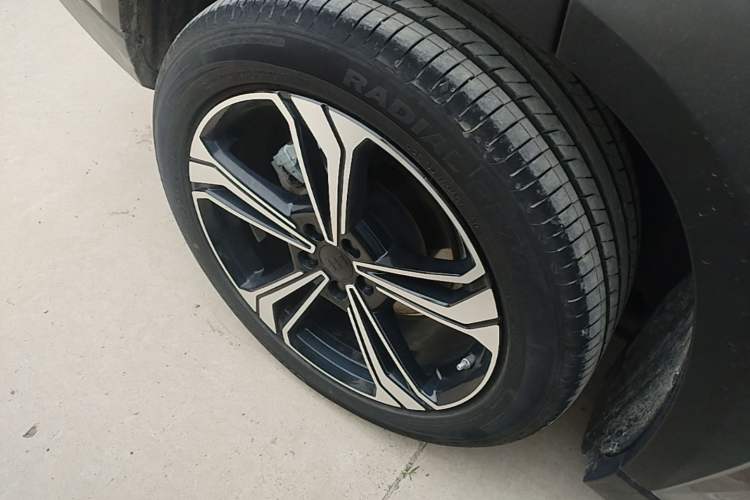 Used Geely Galaxy L7 2025 EM-i 115km Exploration+ Edition Exterior 5