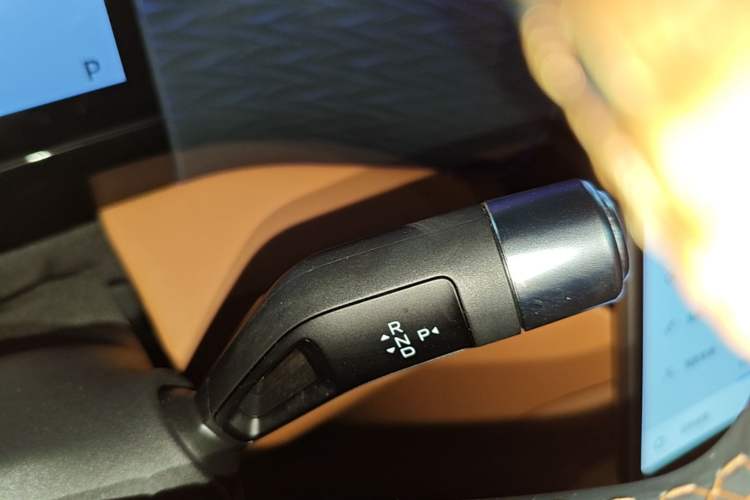 Used Geely Galaxy L7 2025 EM-i 115km Exploration+ Edition Gear Lever