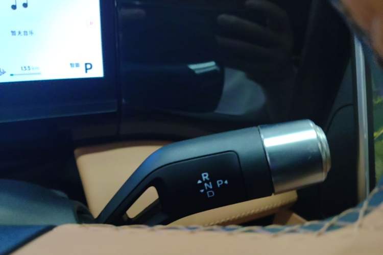 Used Geely Galaxy L7 2025 EM-i 115km Exploration Edition Gear Lever