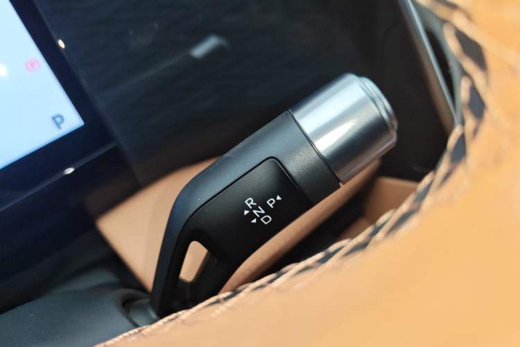Used Geely Galaxy L7 2025 EM-i 115km Exploration+ Edition Gear Lever