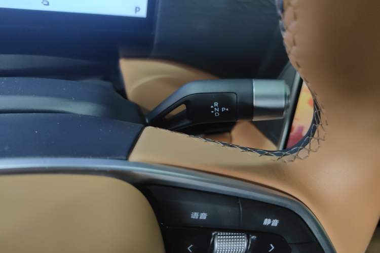 Used Geely Galaxy L7 2025 EM-i 115km Exploration+ Edition Gear Lever