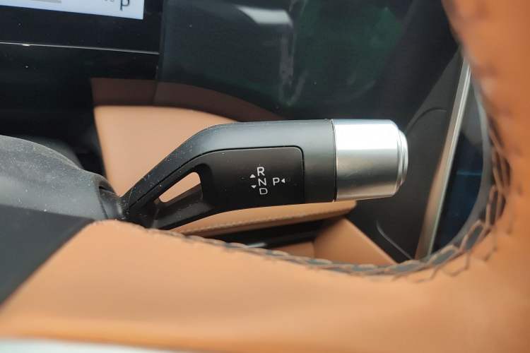 Used Geely Galaxy L7 2025 EM-i 115km Exploration+ Edition Gear Lever