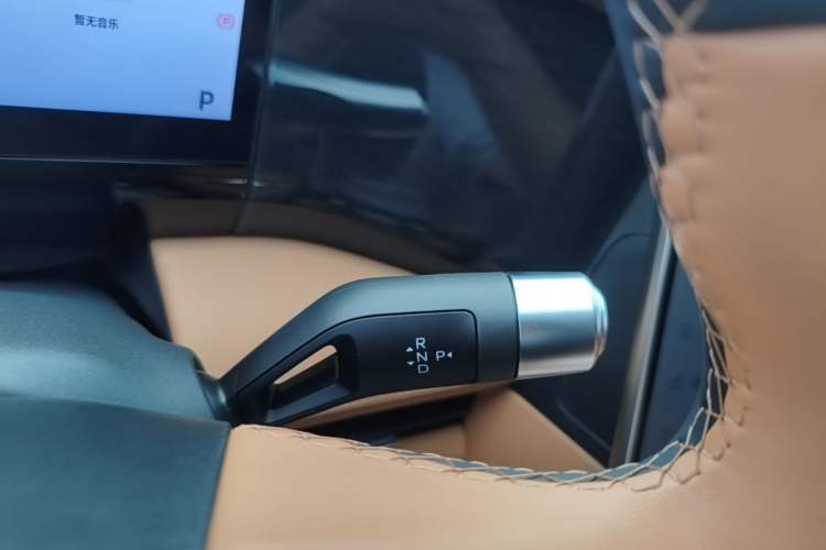 Used Geely Galaxy L7 2025 EM-i 115km Exploration+ Edition Gear Lever