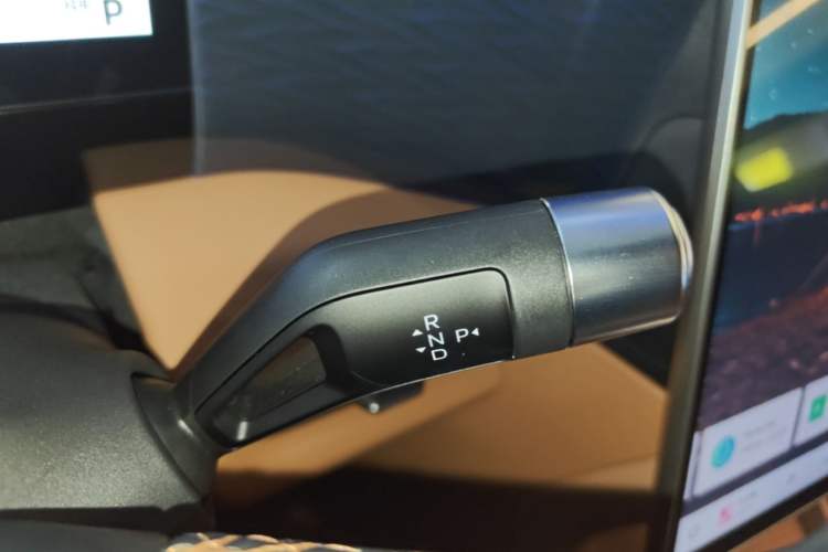 Used Geely Galaxy L7 2025 EM-i 115km Exploration+ Edition Gear Lever
