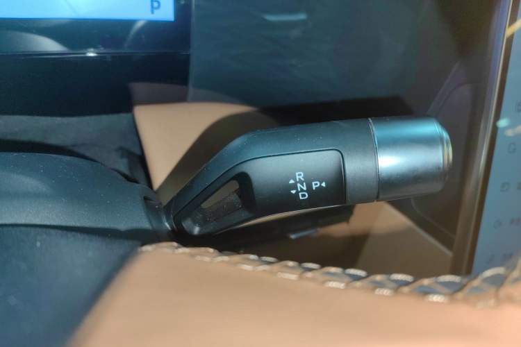 Used Geely Galaxy L7 2025 EM-i 115km Exploration+ Edition Gear Lever